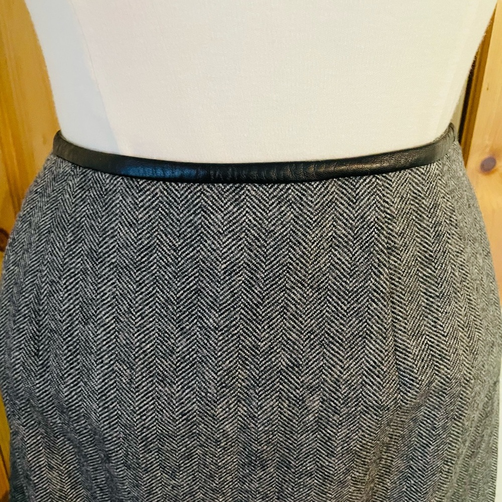 Talbots Wool Herringbone below knee skirt Excellent Condition w/ sexy Back Slit